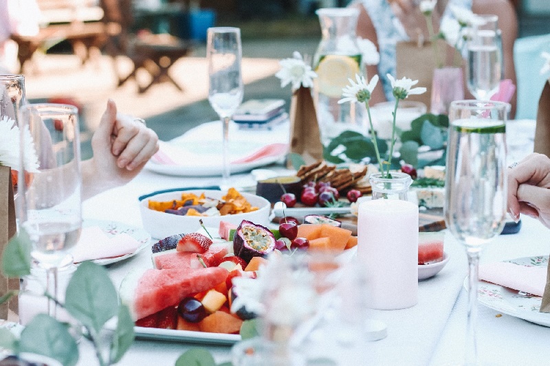 The Ultimate Guide to Plan and Host the Perfect Dinner Party