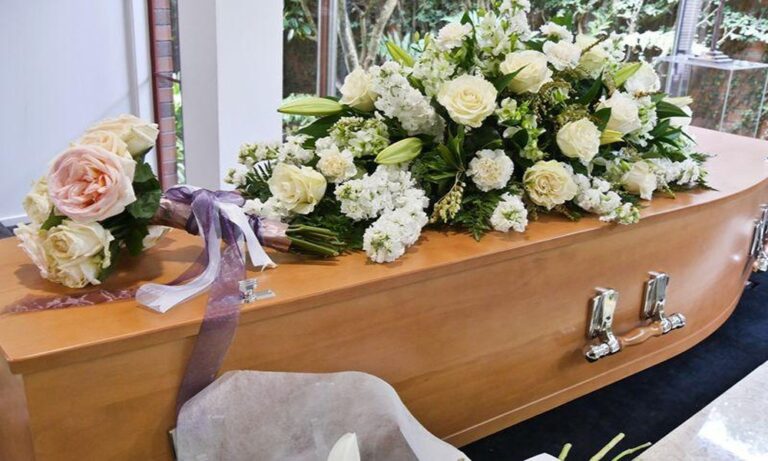 A Guide to Catholic Funeral Rites: Wake, Mass, Burial, and Prayers Explained